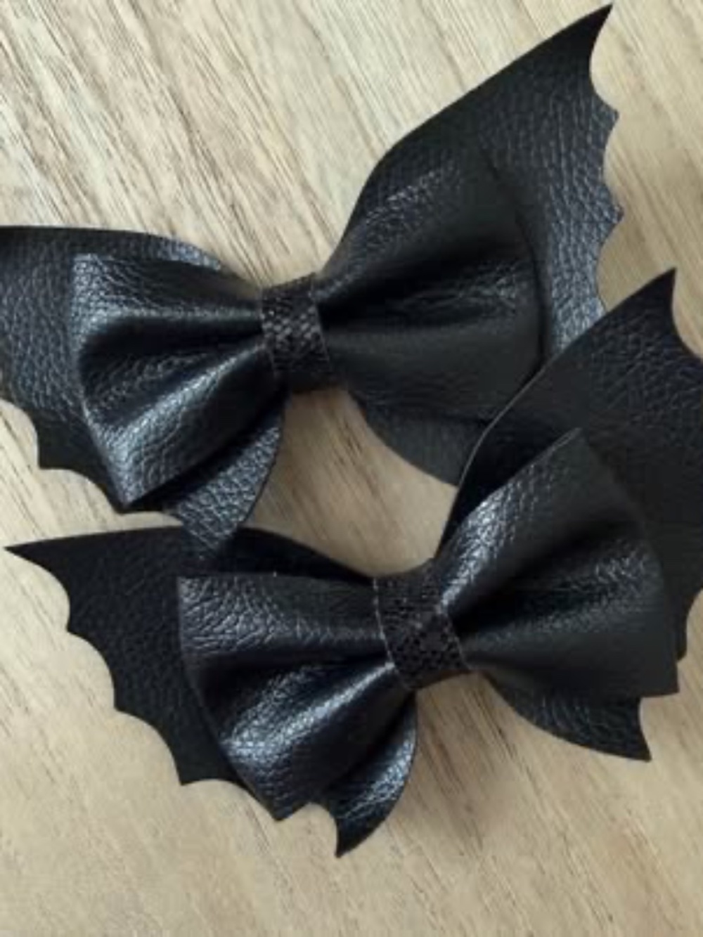 Set of 2- 4.5” Bat Bows